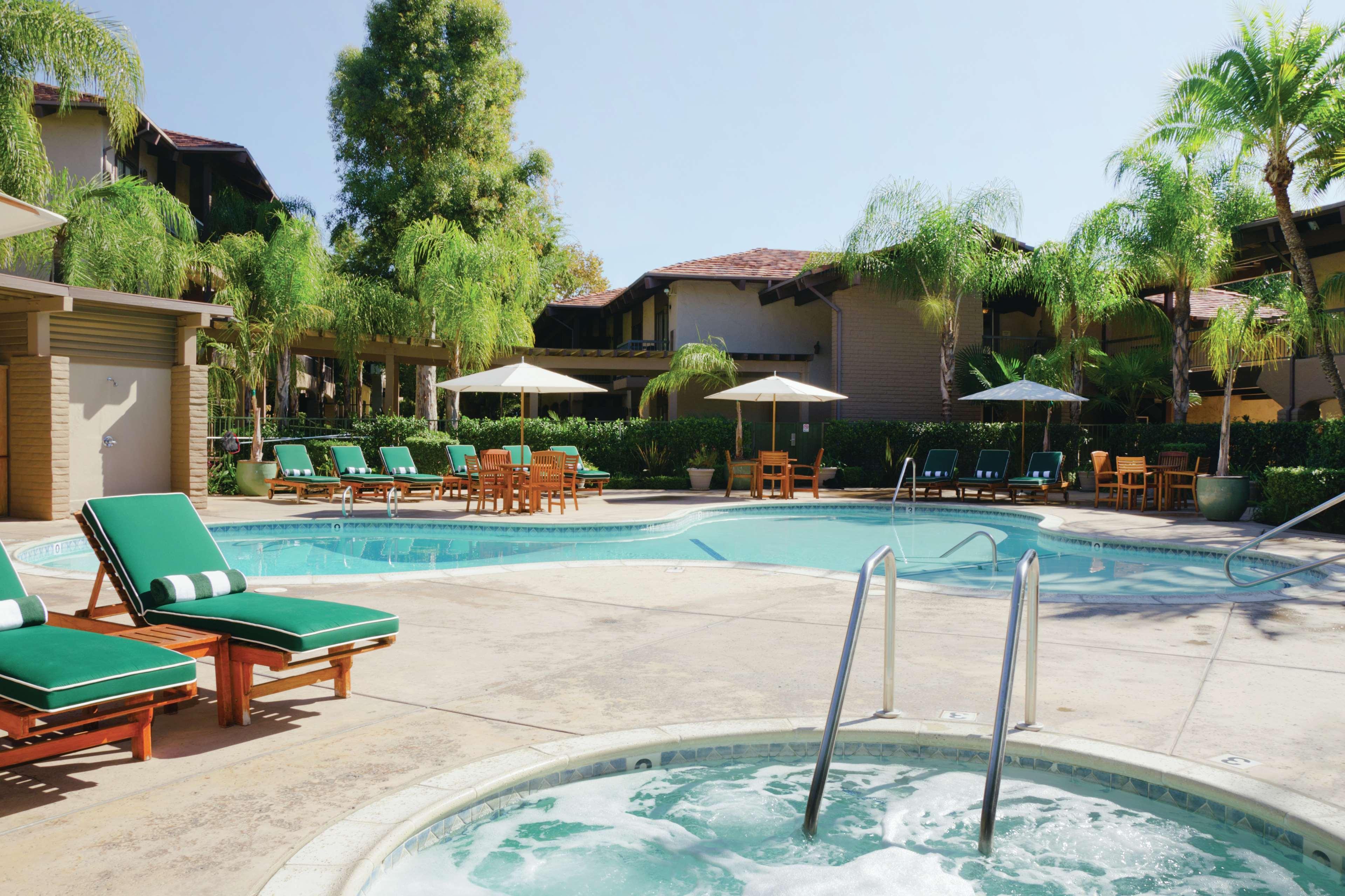 Doubletree By Hilton Claremont Hotel Facilities photo