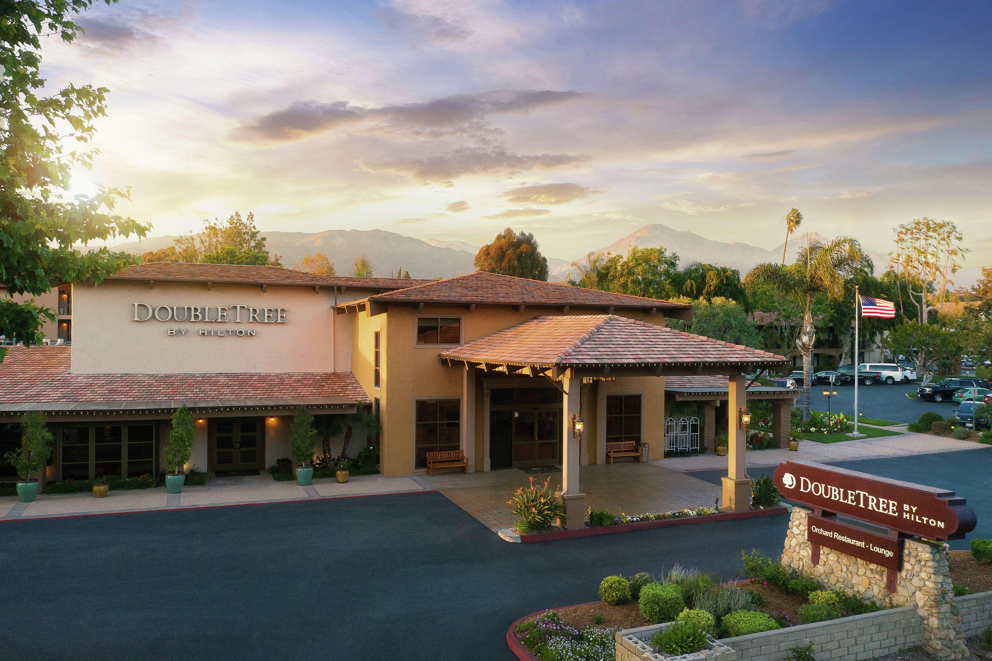 Doubletree By Hilton Claremont Hotel Exterior photo